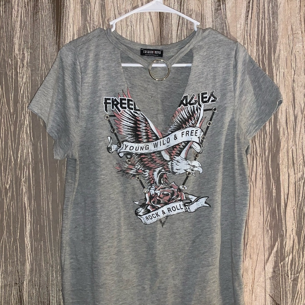 Grey graphic tee with chest ring